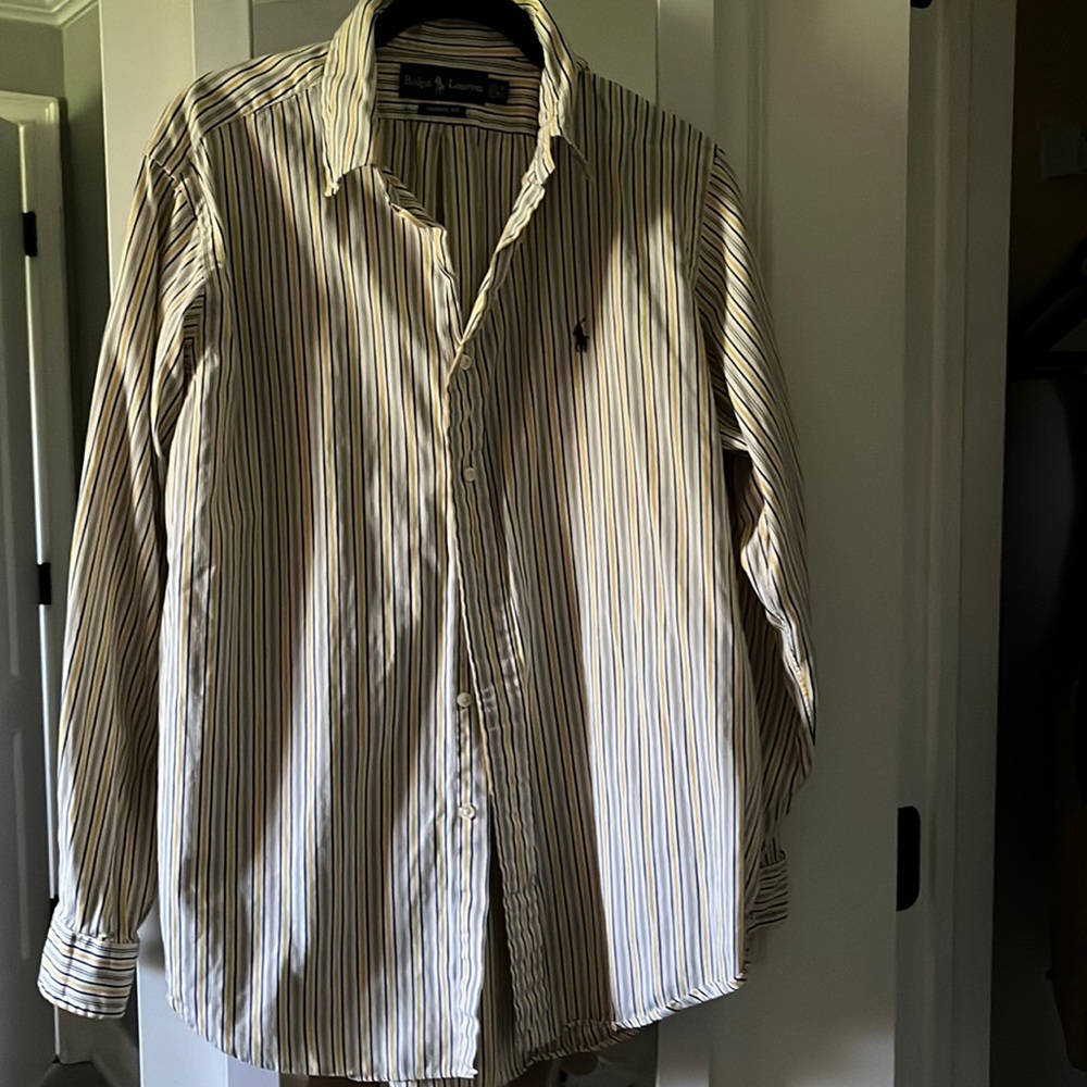 Men’s button down classic fit shirt